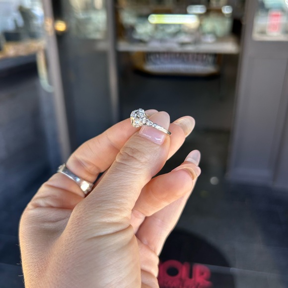 Antique Diamond Ring Platinum - Picture 8 of 9
